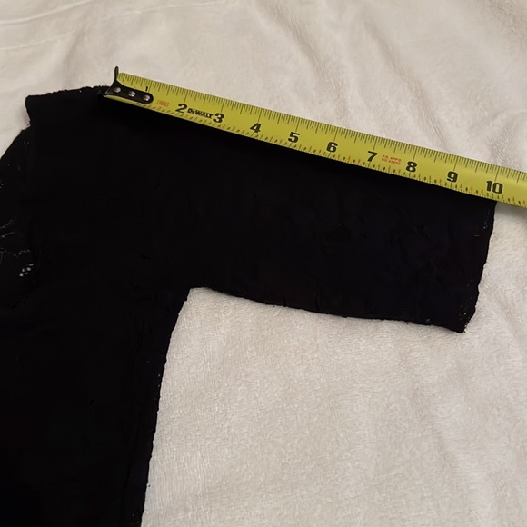 Zara black laced V-neck top with 3 quarter sleeves in size M. - Picture 9 of 11